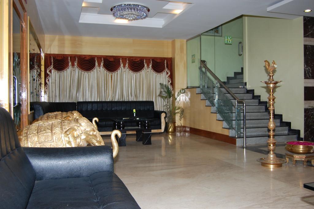 Hotel Sona'S Tiruchirappalli Екстер'єр фото