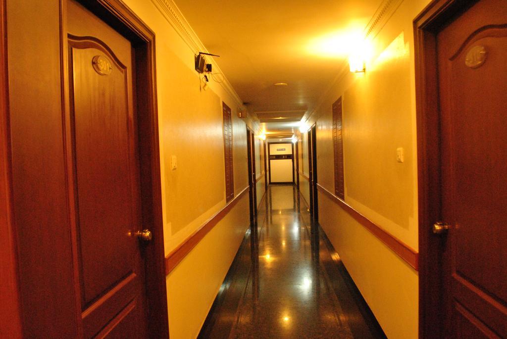 Hotel Sona'S Tiruchirappalli Екстер'єр фото