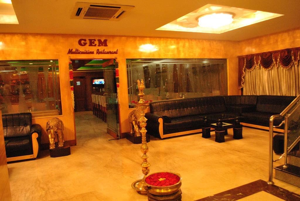 Hotel Sona'S Tiruchirappalli Екстер'єр фото