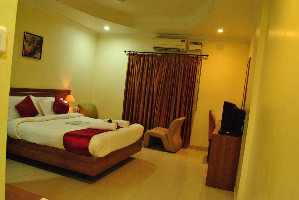 Hotel Sona'S Tiruchirappalli Екстер'єр фото