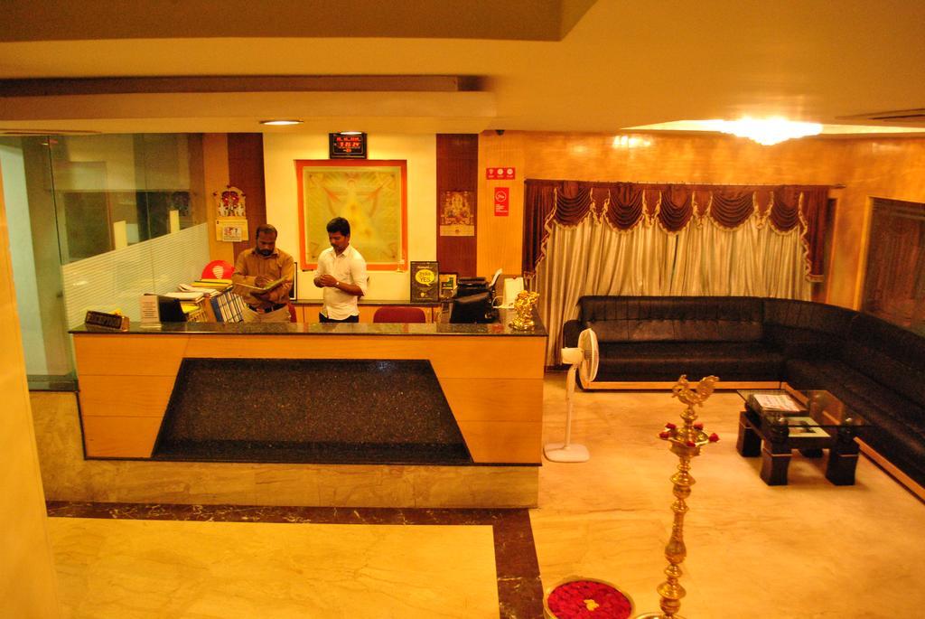 Hotel Sona'S Tiruchirappalli Екстер'єр фото