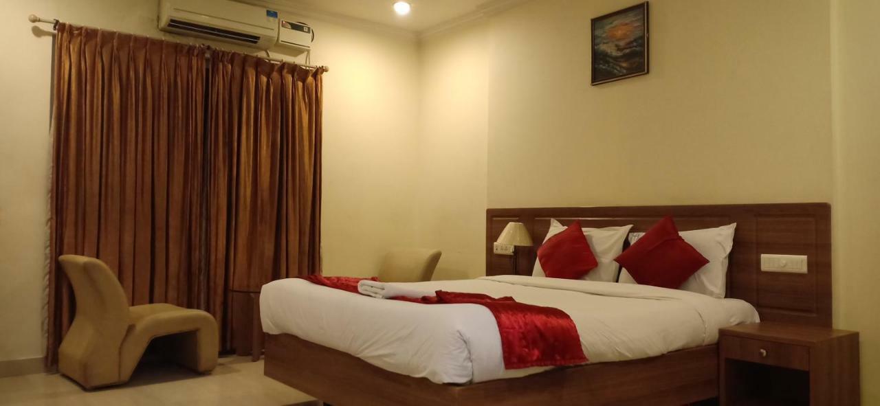 Hotel Sona'S Tiruchirappalli Екстер'єр фото