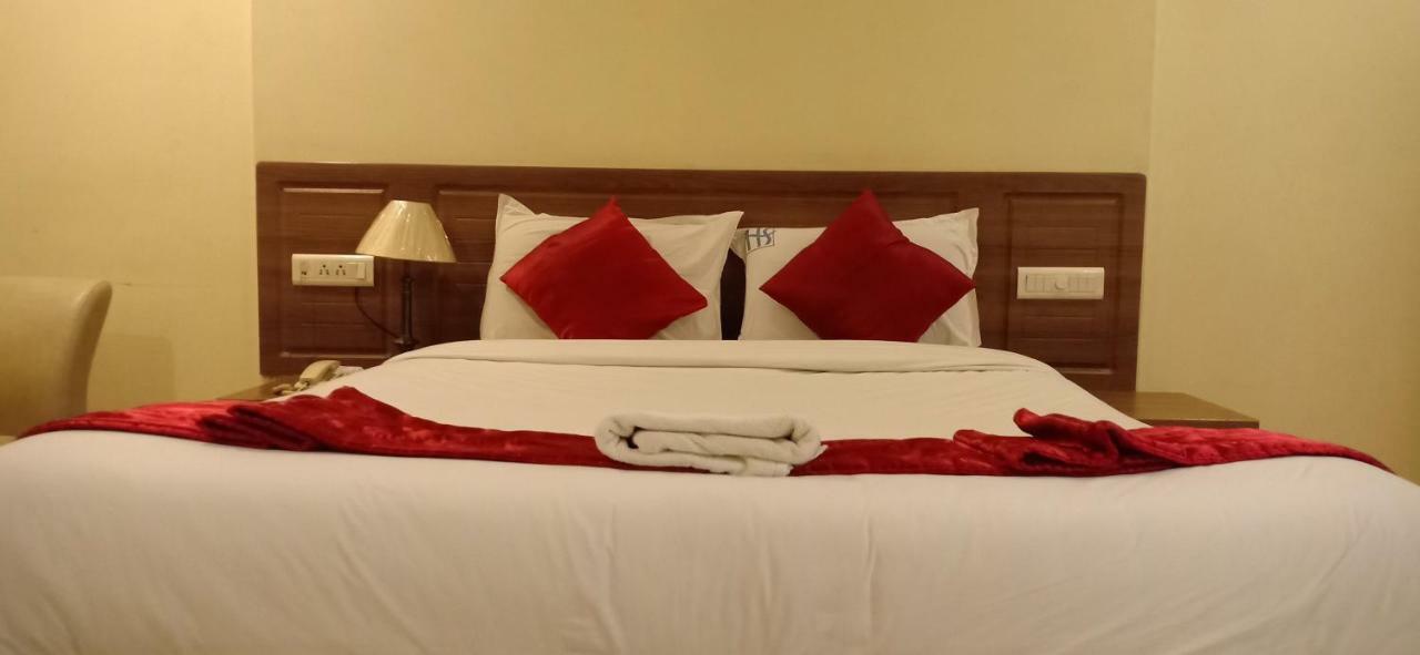 Hotel Sona'S Tiruchirappalli Екстер'єр фото
